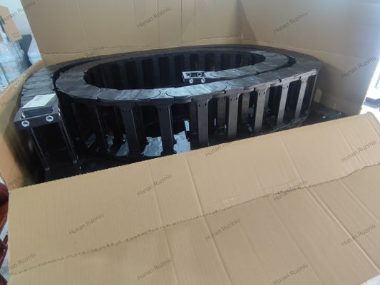 プラスチック製のケーブルキャリア